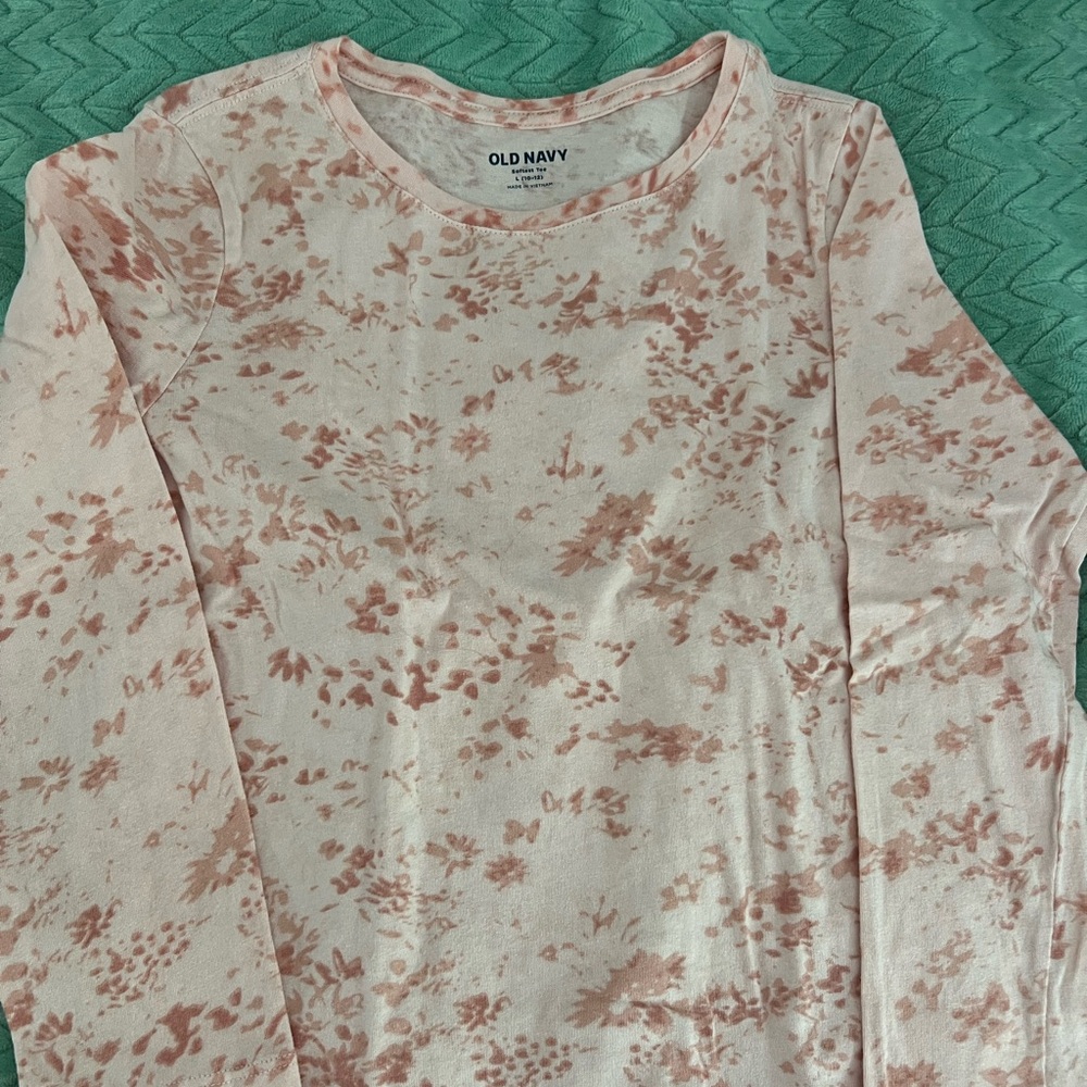 Old navy girls pink top with floral pattern size large 10/12, long sleeve